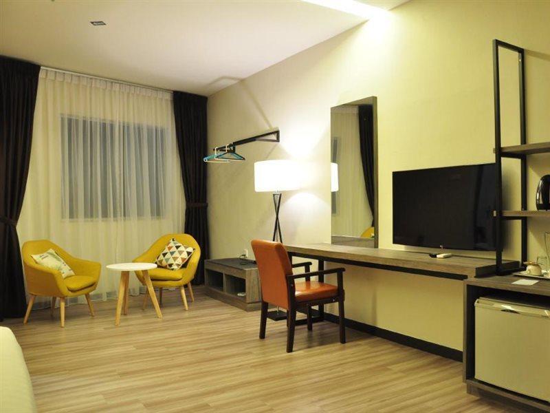 Frazel Inn Hotel Parit Buntar Ngoại thất bức ảnh