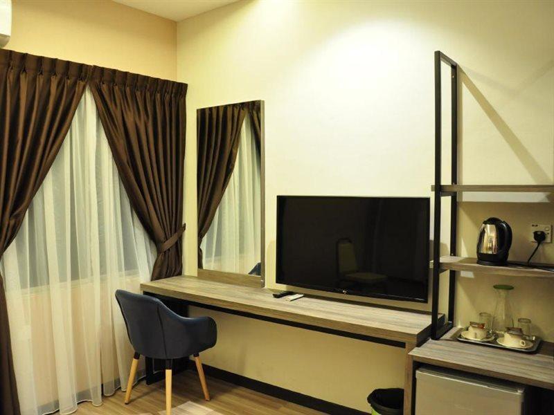 Frazel Inn Hotel Parit Buntar Ngoại thất bức ảnh