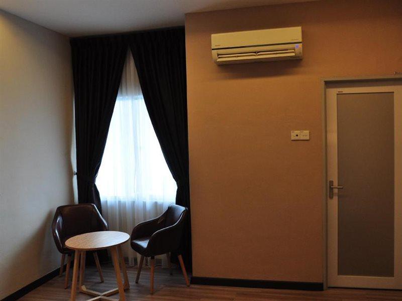 Frazel Inn Hotel Parit Buntar Ngoại thất bức ảnh