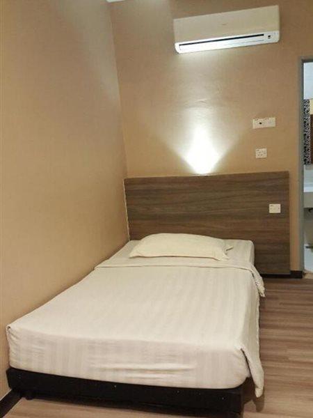 Frazel Inn Hotel Parit Buntar Ngoại thất bức ảnh