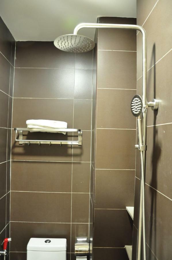 Frazel Inn Hotel Parit Buntar Ngoại thất bức ảnh