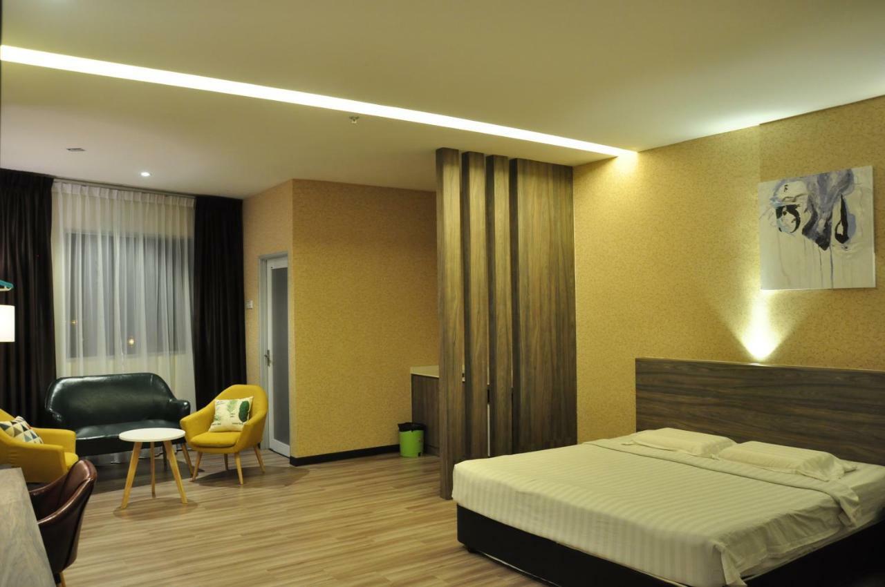Frazel Inn Hotel Parit Buntar Ngoại thất bức ảnh
