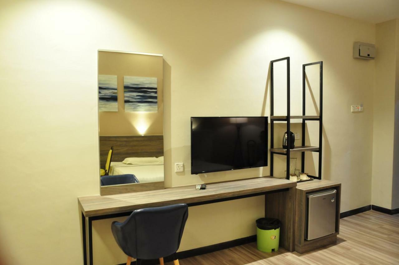 Frazel Inn Hotel Parit Buntar Ngoại thất bức ảnh