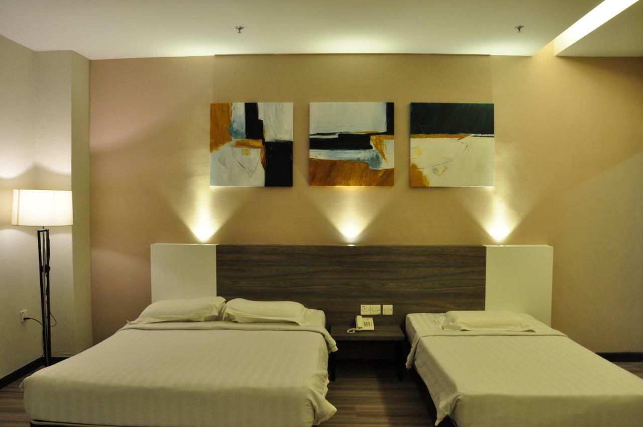 Frazel Inn Hotel Parit Buntar Ngoại thất bức ảnh