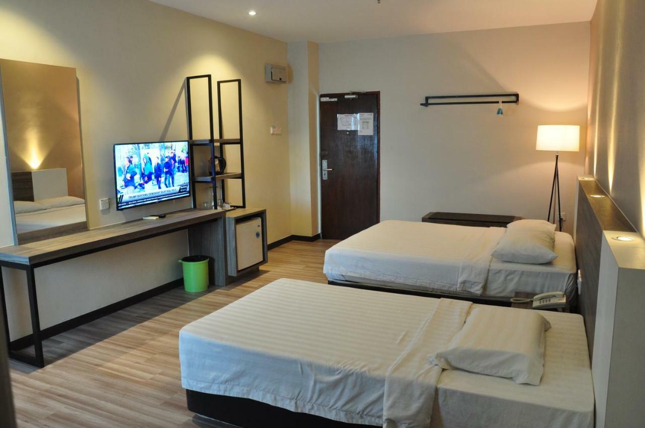 Frazel Inn Hotel Parit Buntar Ngoại thất bức ảnh