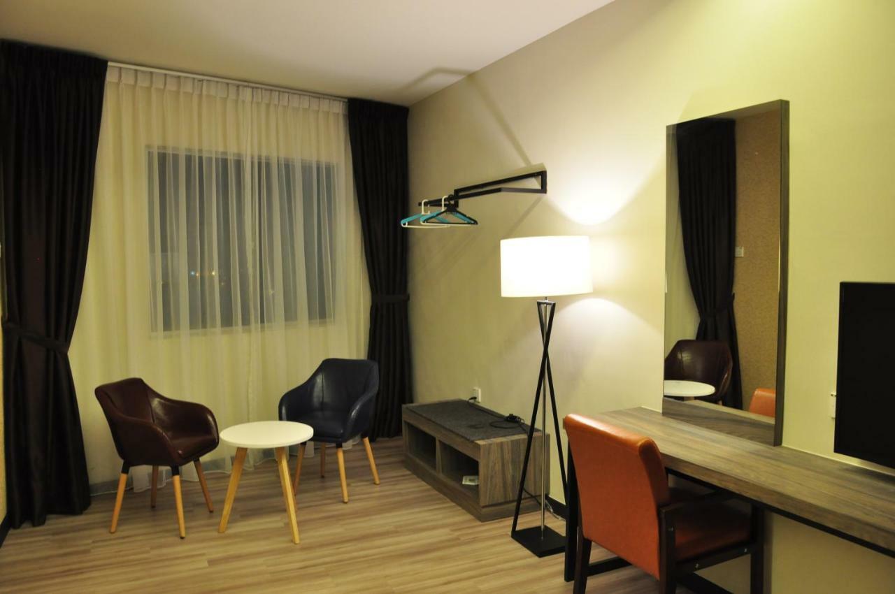 Frazel Inn Hotel Parit Buntar Ngoại thất bức ảnh