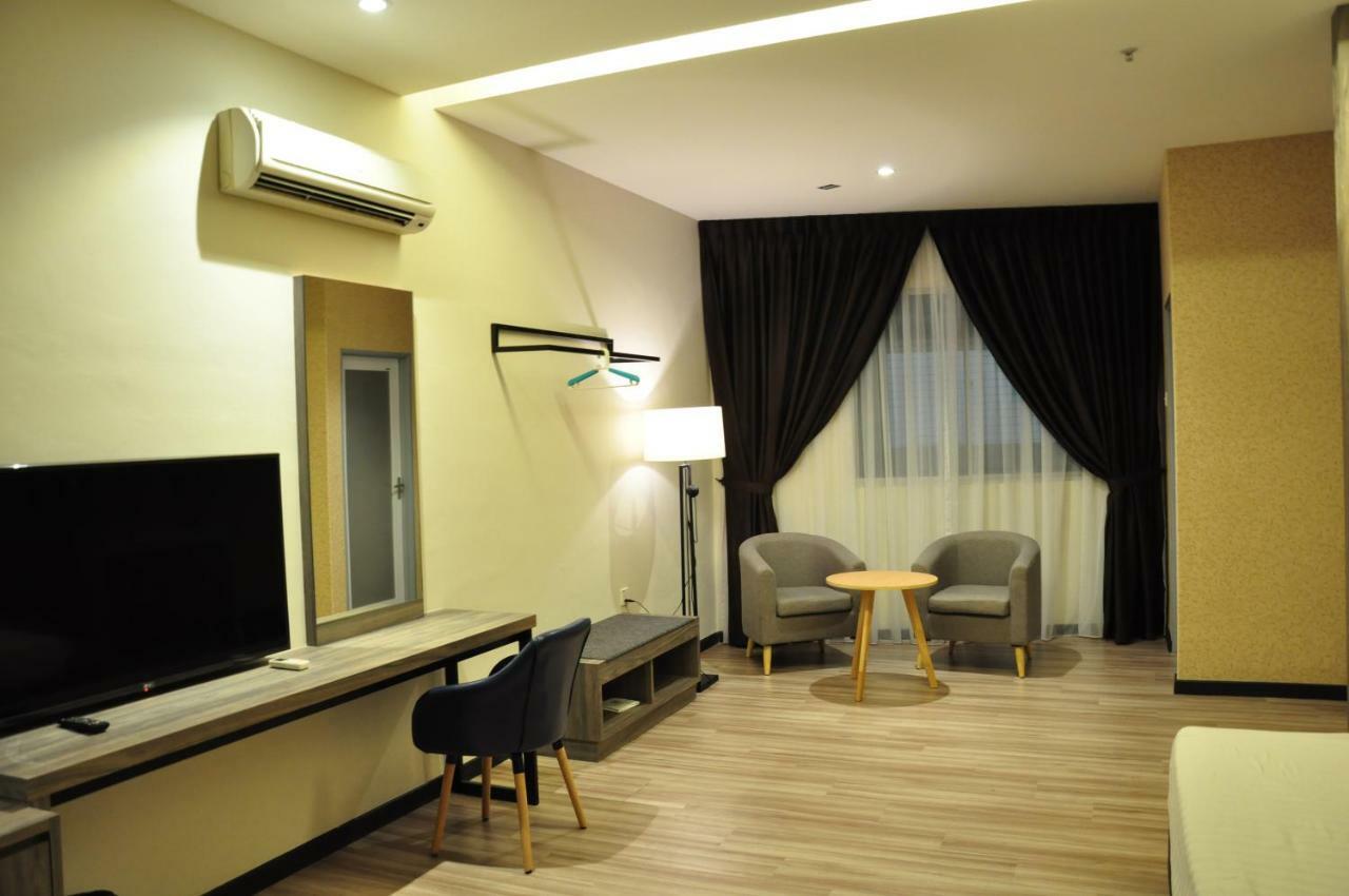 Frazel Inn Hotel Parit Buntar Ngoại thất bức ảnh