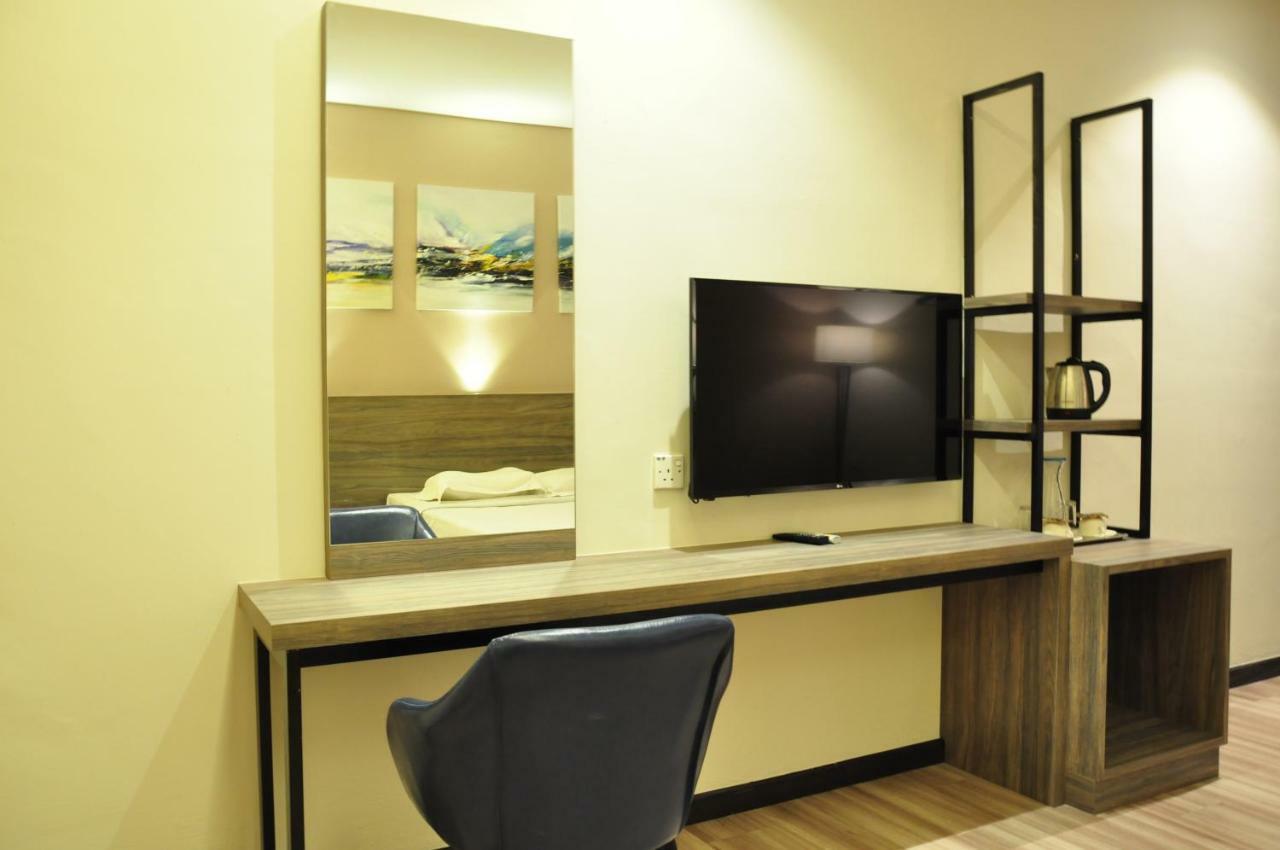Frazel Inn Hotel Parit Buntar Ngoại thất bức ảnh