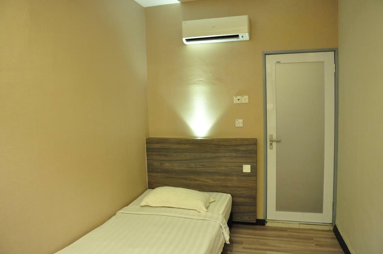 Frazel Inn Hotel Parit Buntar Ngoại thất bức ảnh