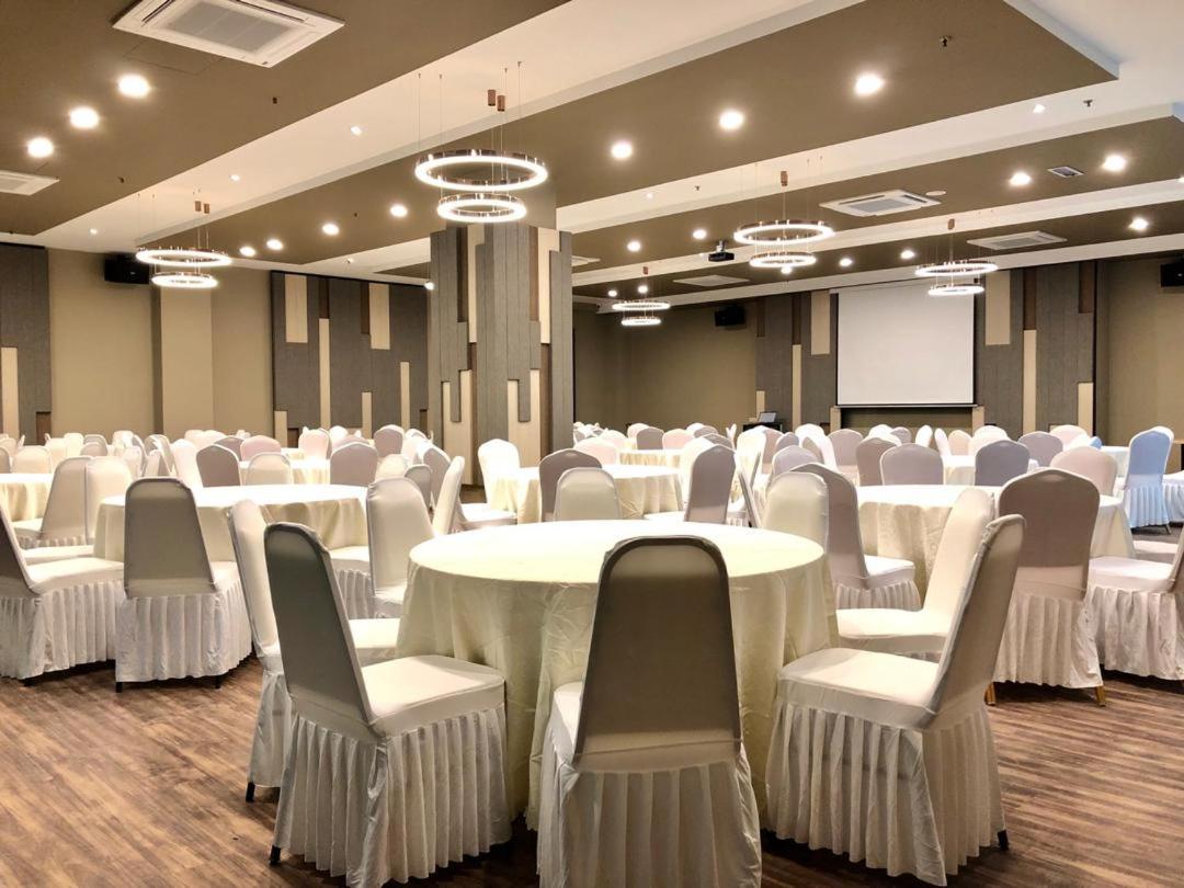 Frazel Inn Hotel Parit Buntar Ngoại thất bức ảnh