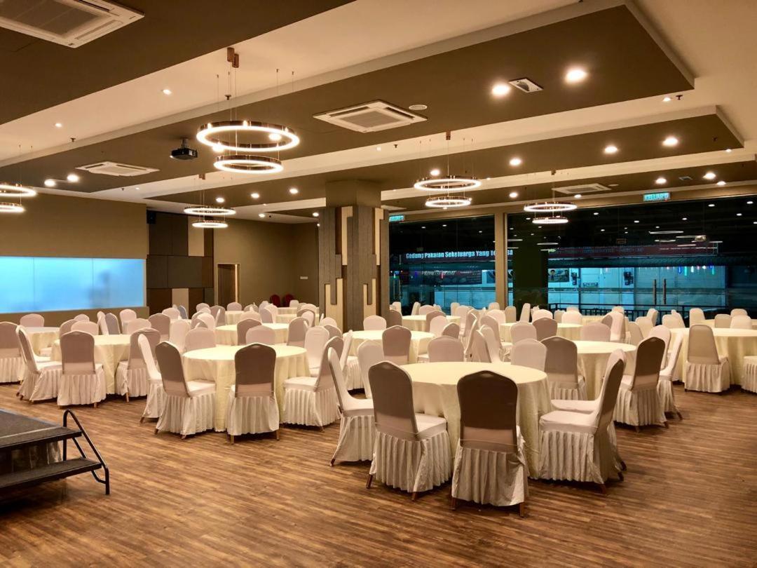 Frazel Inn Hotel Parit Buntar Ngoại thất bức ảnh