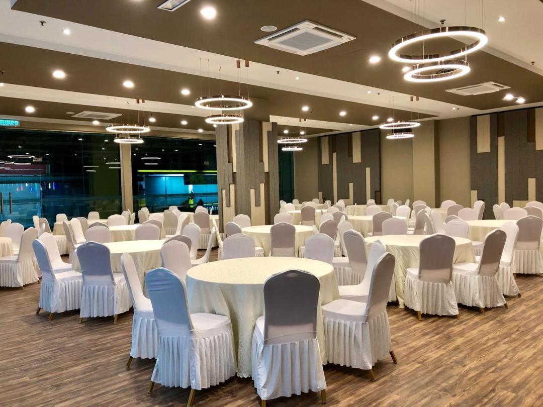 Frazel Inn Hotel Parit Buntar Ngoại thất bức ảnh